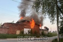 выкса.рф, Ветхая постройка загорелась в переулке Крупской.
